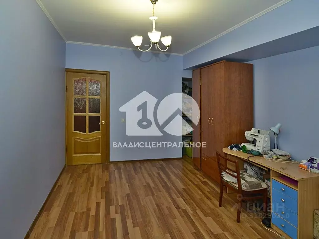 3-к кв. Новосибирская область, Новосибирск ул. Кирова, 108 (76.0 м) - Фото 0