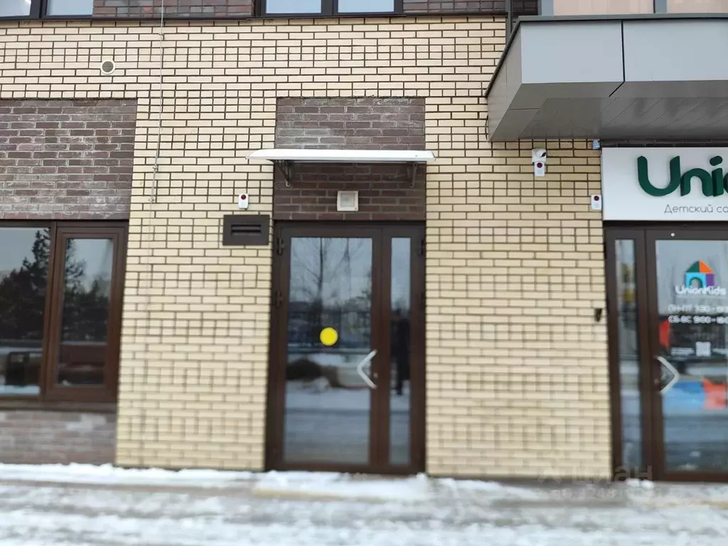 Помещение свободного назначения в Красноярский край, Красноярск наб. ... - Фото 2