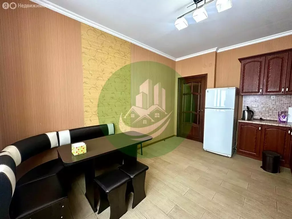 3-комнатная квартира: Ессентуки, улица Орджоникидзе, 83А (75 м) - Фото 1