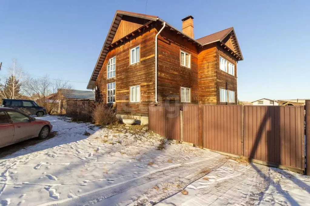 Дом в Красноярский край, Емельяново пгт ул. Орешниковых, 9 (310 м) - Фото 1