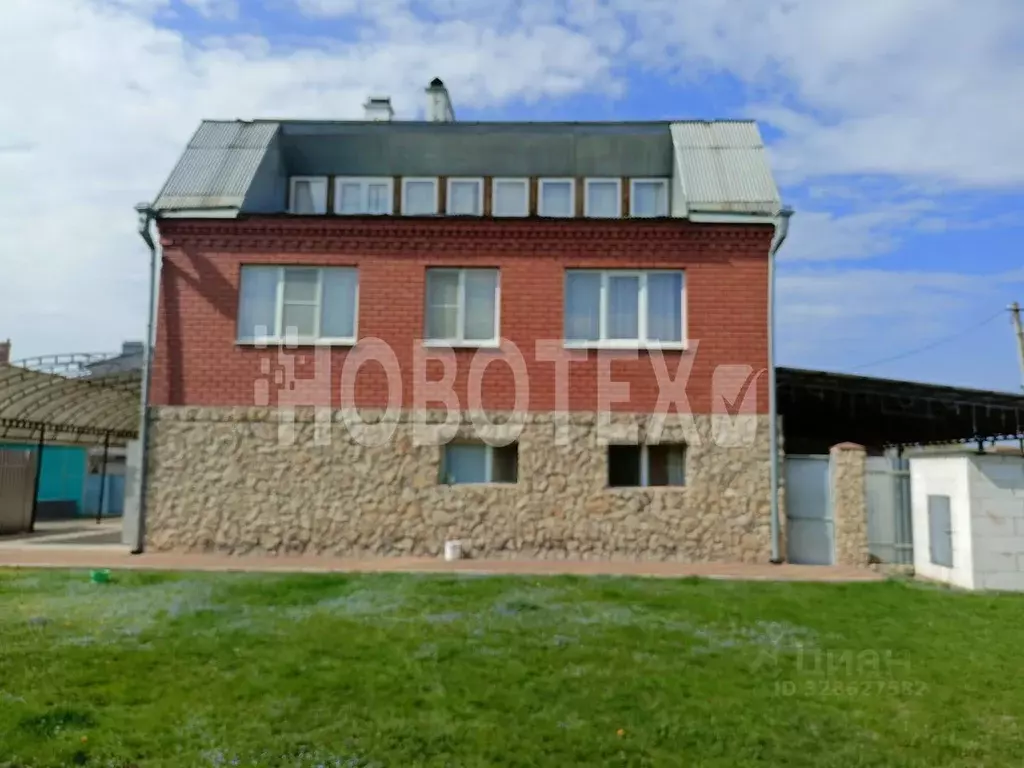 Дом в Краснодарский край, Апшеронск Радужный пер., 1 (188 м) - Фото 1