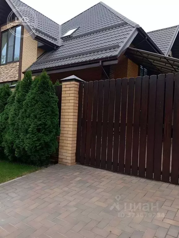 Дом в Краснодарский край, Краснодар ул. Феррарская, 1/1 (200 м) - Фото 2