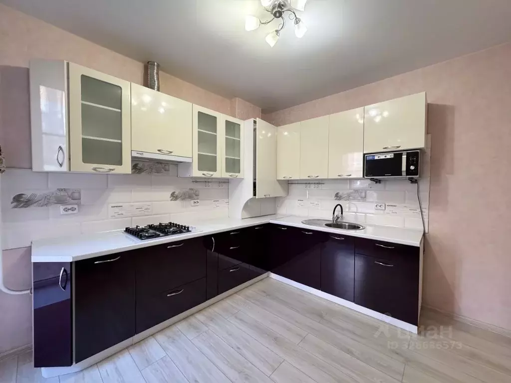 2-к кв. Волгоградская область, Волгоград ул. 70-летия Победы, 6 (55.0 ... - Фото 1