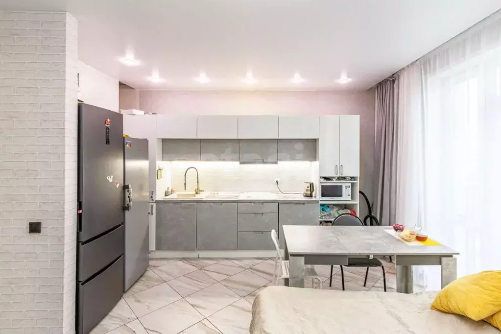 2-к кв. Тюменская область, Тюмень ул. Александра Протозанова, 8 (66.0 ... - Фото 1