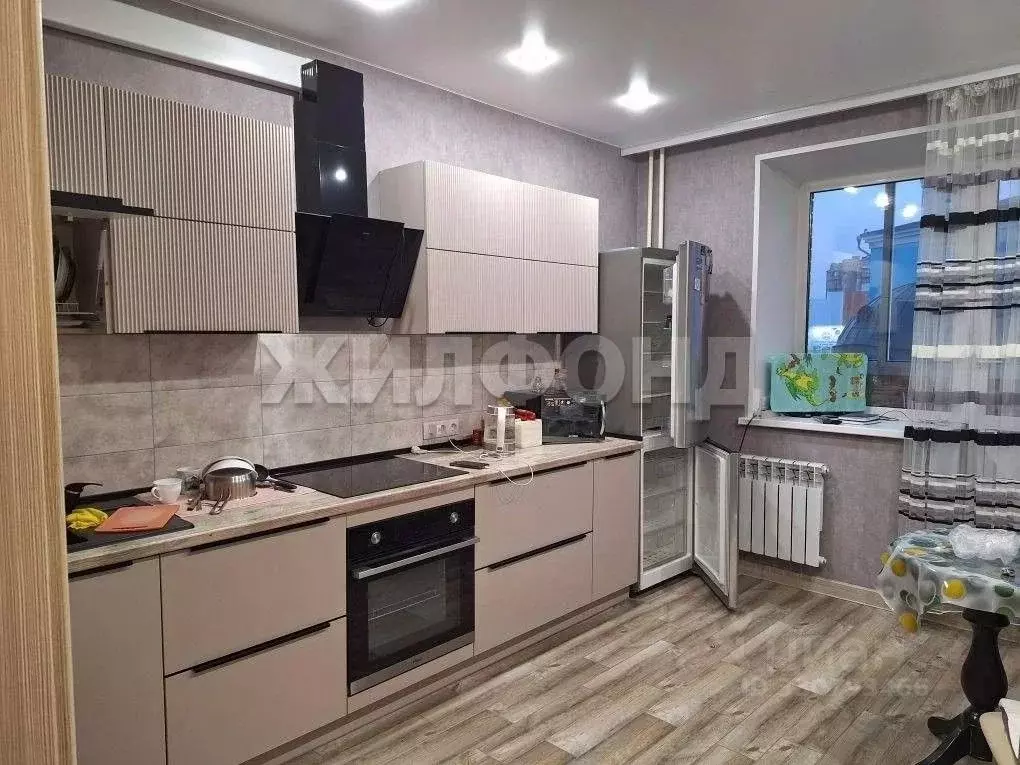 2-к кв. Хакасия, Абакан ул. Стофато, 5Г (65.7 м) - Фото 1