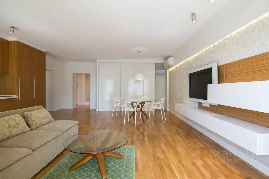 2-к кв. Свердловская область, Екатеринбург ул. Московская, 1 (70.0 м) - Фото 1