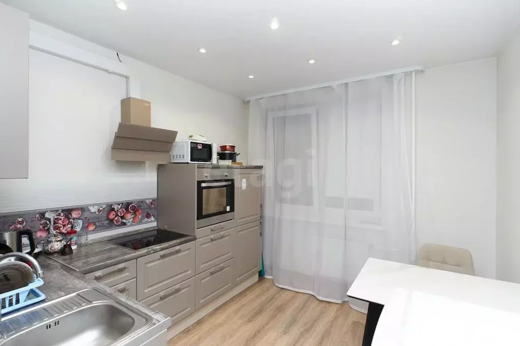 1-к кв. Тюменская область, Тюмень ул. Тимофея Чаркова, 81к2 (34.0 м) - Фото 1