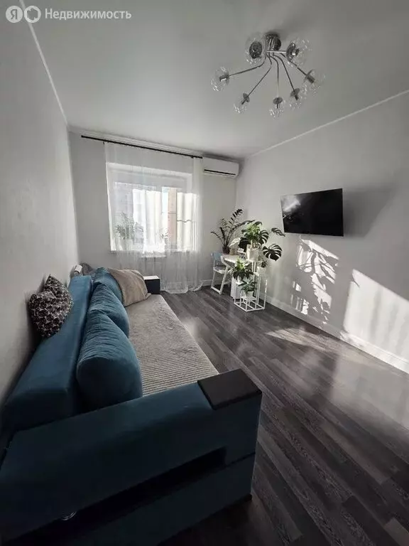 Квартира-студия: Астрахань, улица Баха, 10 (38 м) - Фото 1