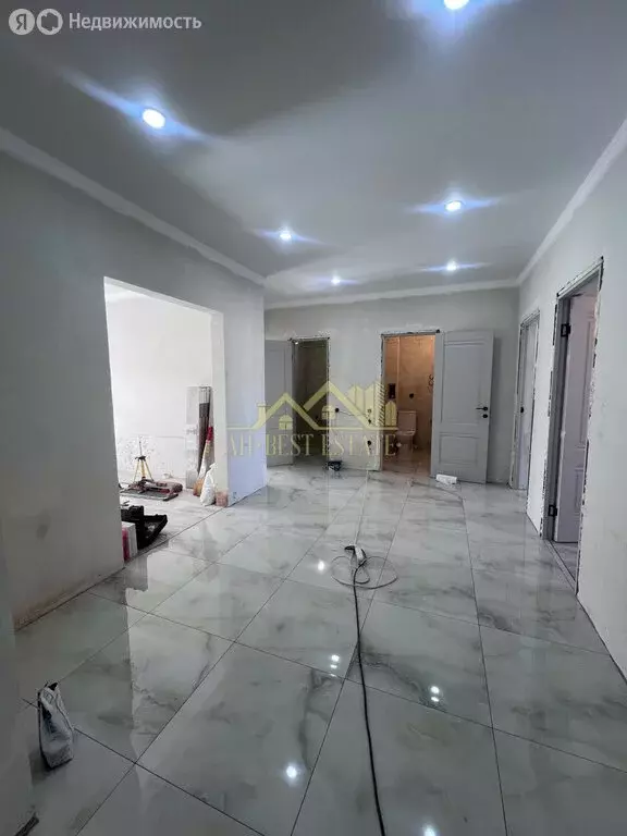 3-комнатная квартира: Владикавказ, улица Хадарцева, 39/3 (106 м) - Фото 1