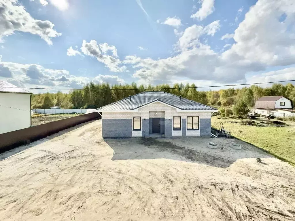 Дом в Тюменская область, Тобольск Восточный мкр, ул. Евгения ... - Фото 1