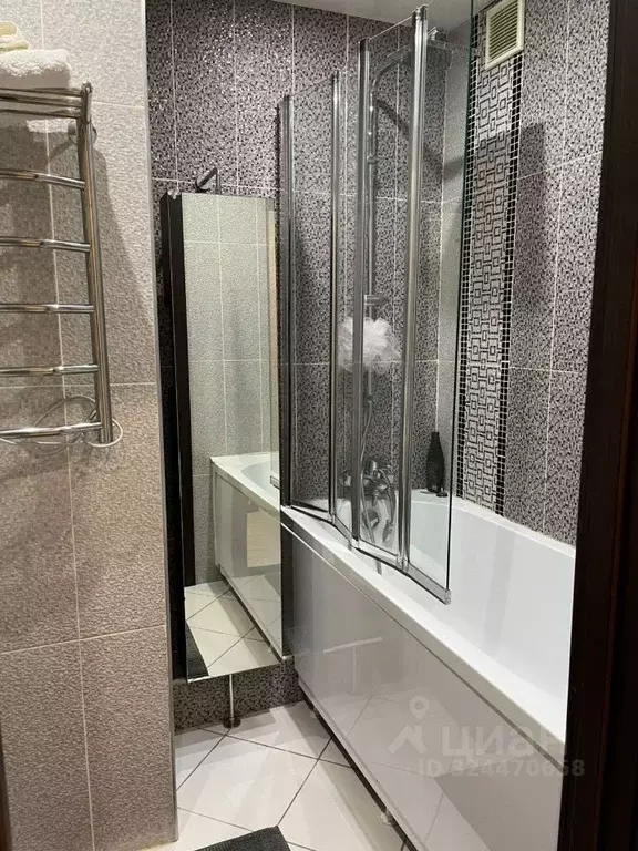 2-к кв. Омская область, Омск просп. Комарова, 21к2 (60.0 м) - Фото 2