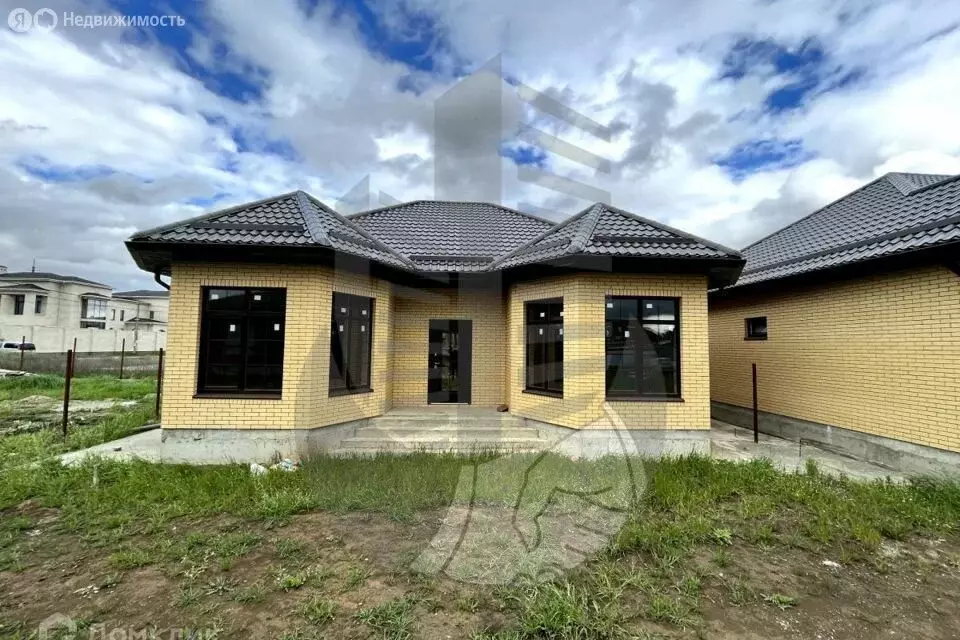 Дом в Новая Адыгея, улица Дружбы (110 м) - Фото 1