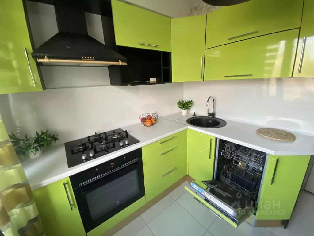 3-к кв. Санкт-Петербург ул. Есенина, 18К1 (58.0 м) - Фото 0