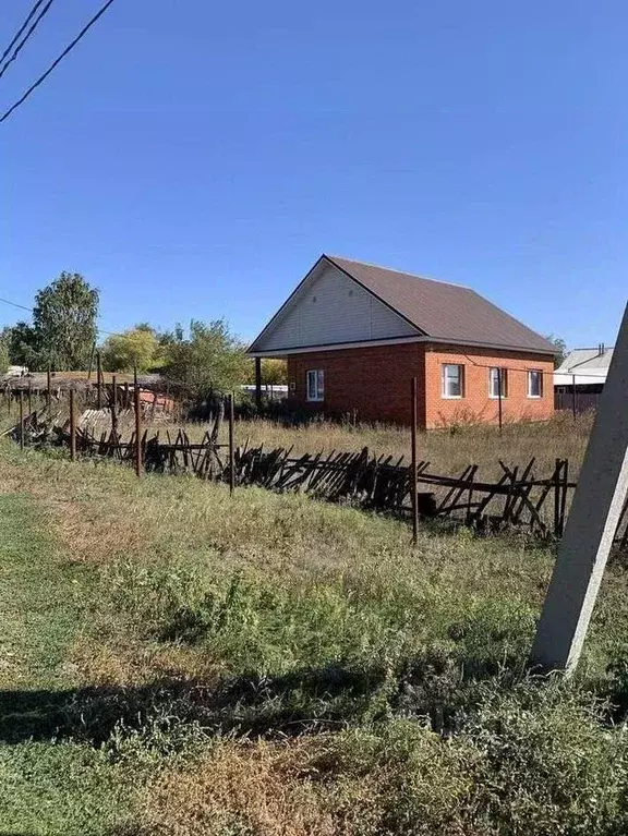 Дом в Самарская область, Нефтегорский район, с. Богдановка ул. Фрунзе, ... - Фото 1