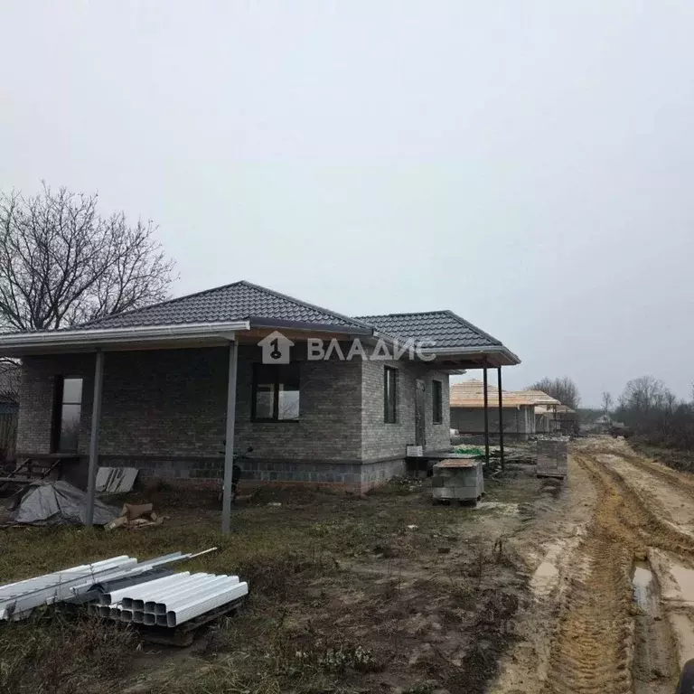 Дом в Белгородская область, Корочанский район, Погореловское с/пос, с. ... - Фото 2
