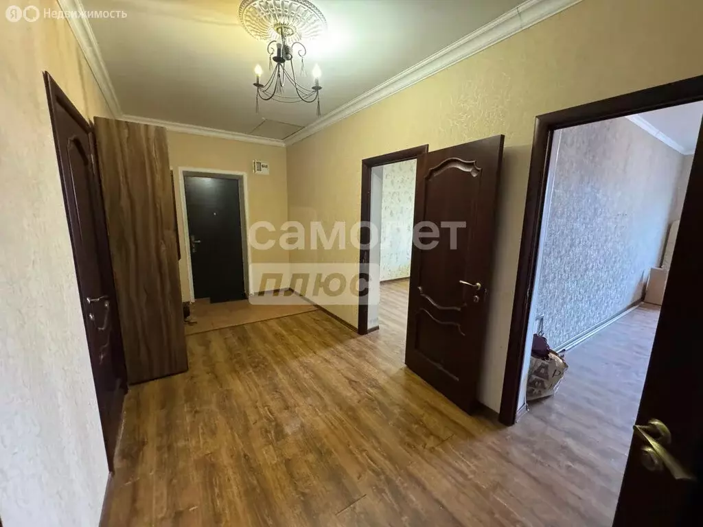 4-комнатная квартира: Махачкала, улица Абдулбасирова, 27 (90 м) - Фото 1