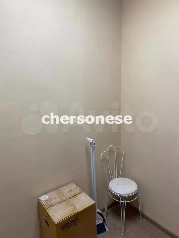 Продажа помещения свободного назначения 4.6 кв м, 1/8 этаж на улице ... - Фото 1