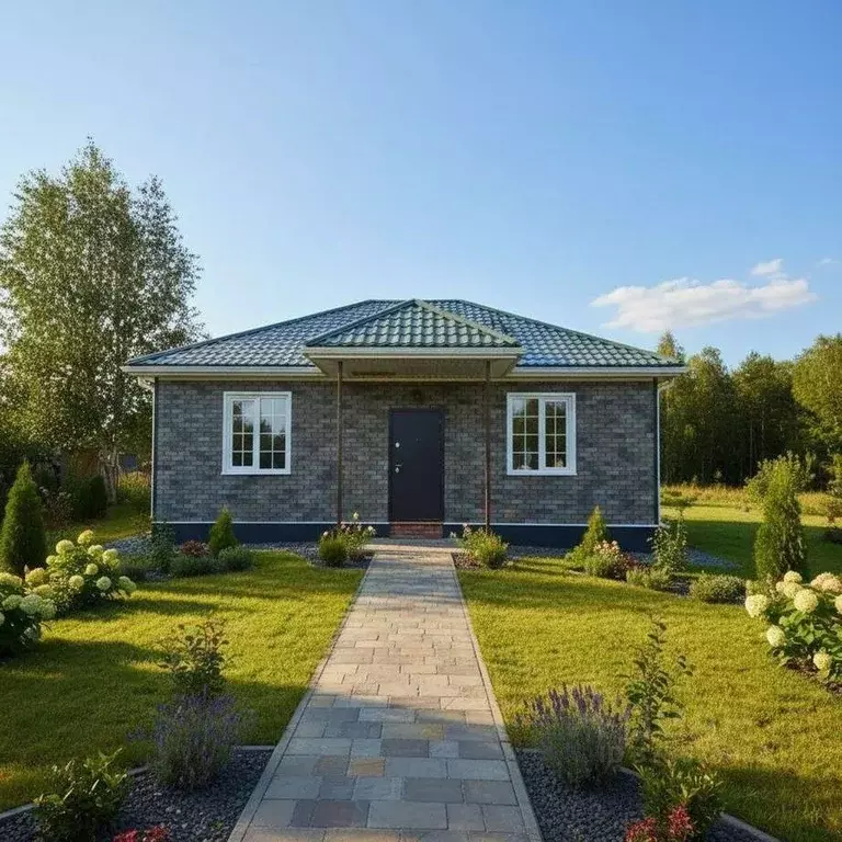 Дом в Белгородская область, Корочанский район, Погореловское с/пос, с. ... - Фото 1