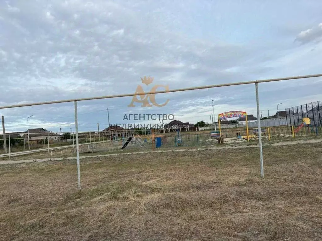 Участок в Крым, Кировское пгт ул. Азатлык, 37 (10.0 сот.) - Фото 1