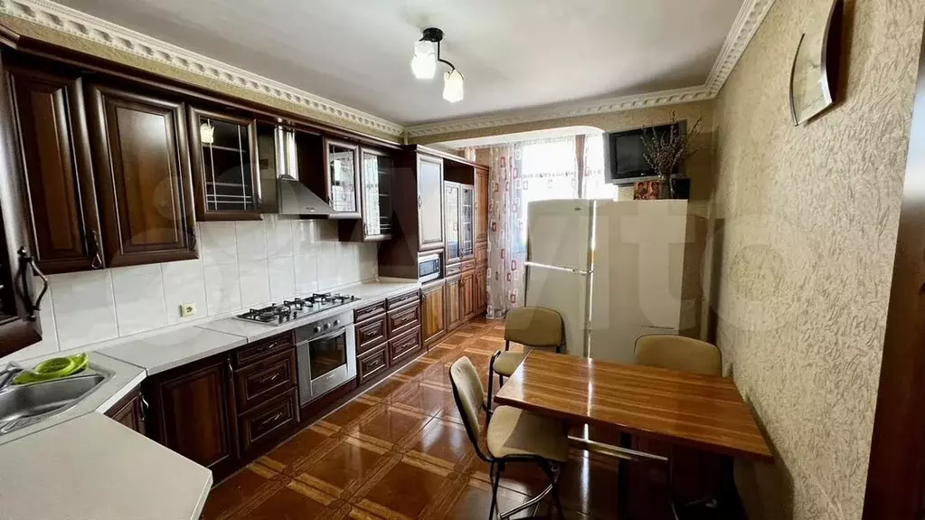 3-к. квартира, 100м, 3/10эт. - Фото 0