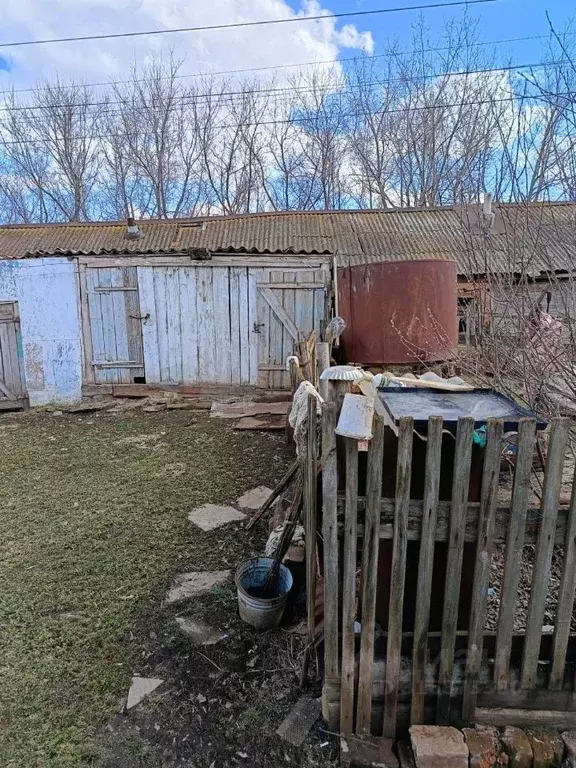 Дом в Оренбургская область, Александровский район, с. Зеленая Роща  ... - Фото 0