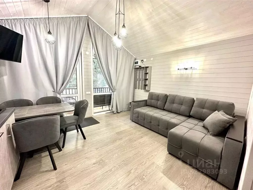Дом в Карачаево-Черкесия, Зеленчукский район А-156, 67-й км (32 м) - Фото 2