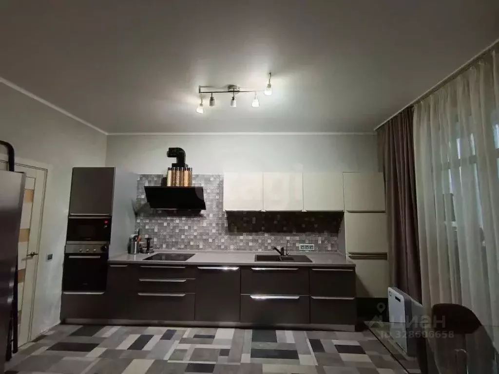 2-к кв. Ямало-Ненецкий АО, Салехард ул. Республики, 49 (86.8 м) - Фото 1