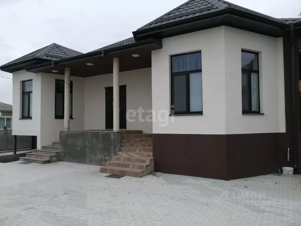 Дом в Карачаево-Черкесия, Псыж аул ул. Замахшери Кунижева (380 м) - Фото 0