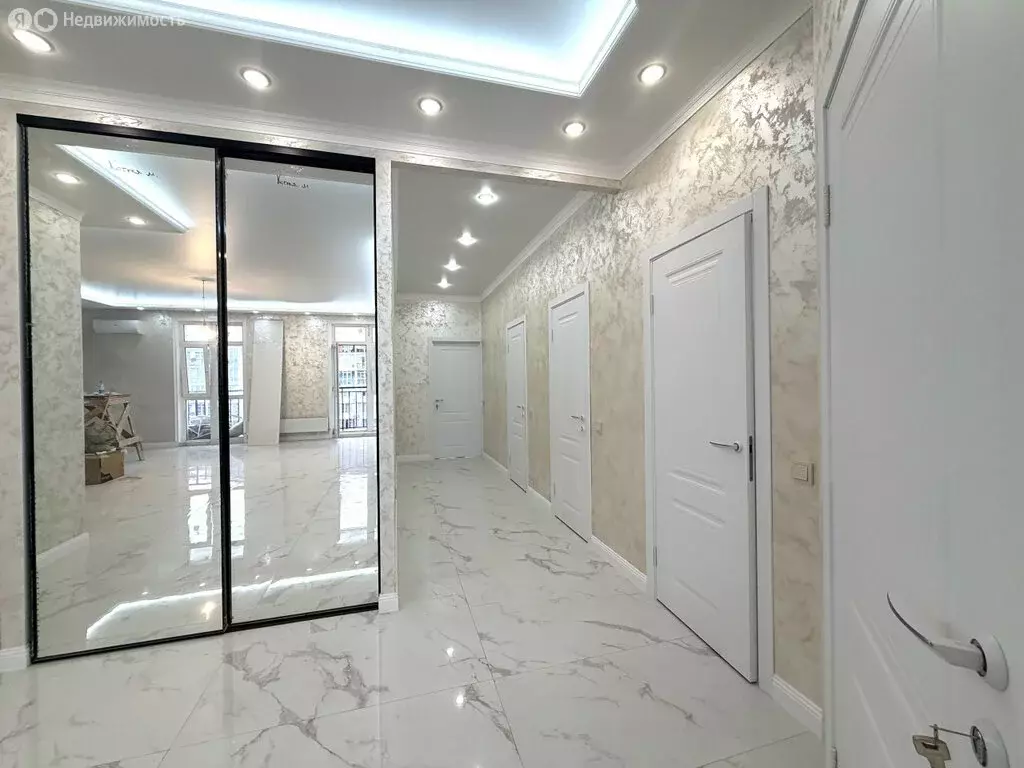 3-комнатная квартира: Геленджик, улица Олега Анофриева, 1к9 (131 м) - Фото 1