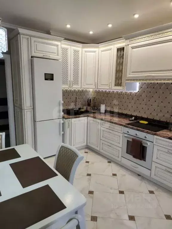 2-к кв. Тюменская область, Тюмень ул. Федюнинского, 30к1 (66.4 м) - Фото 1