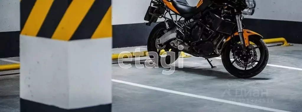 Гараж в Тюменская область, Тюмень ул. Первооткрывателей, 12 (13 м) - Фото 1