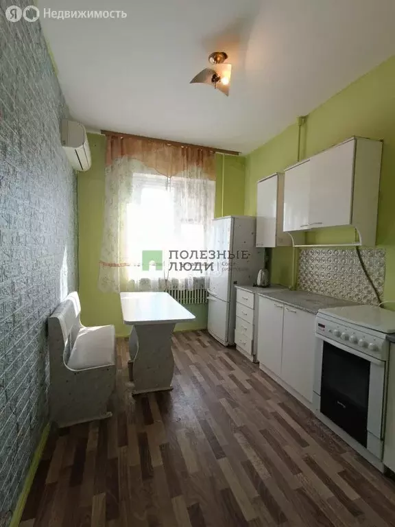3-комнатная квартира: Астрахань, улица Безжонова, 86к1 (72.7 м) - Фото 0