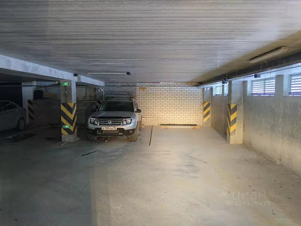 Гараж в Свердловская область, Екатеринбург муниципальное образование, ... - Фото 1