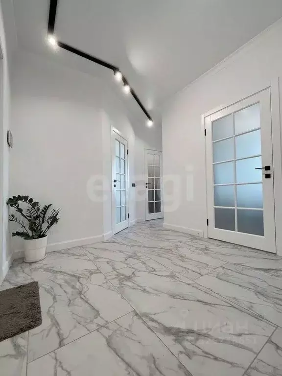 2-к кв. Курская область, Курск ул. Володарского, 44 (66.6 м) - Фото 1