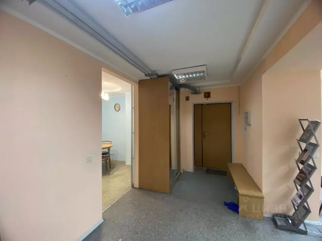 Офис в Свердловская область, Екатеринбург ул. 8 Марта, 2 (99 м) - Фото 1