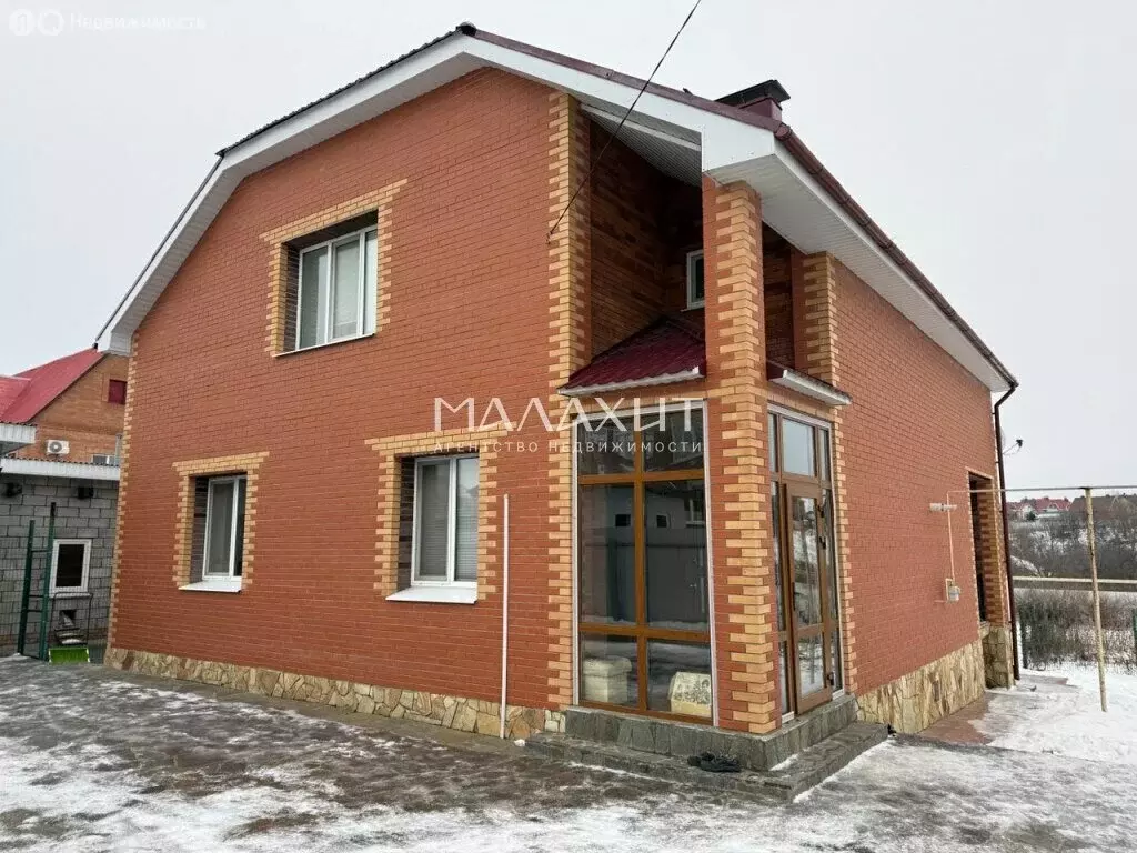 Дом в посёлок городского типа Усть-Кинельский, улица Луначарского, 21А ... - Фото 1