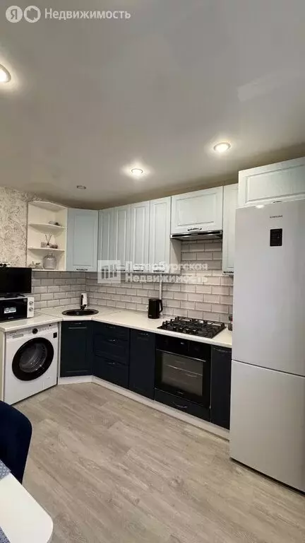 3-комнатная квартира: Сертолово, микрорайон Чёрная Речка, 19 (64.4 м) - Фото 1