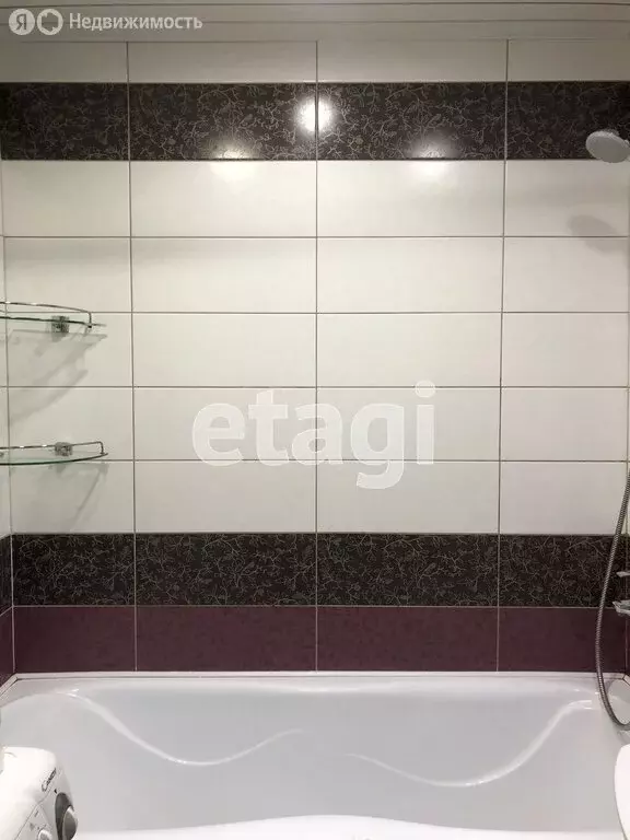 2-комнатная квартира: Нижний Тагил, улица Володарского, 7 (50 м) - Фото 1