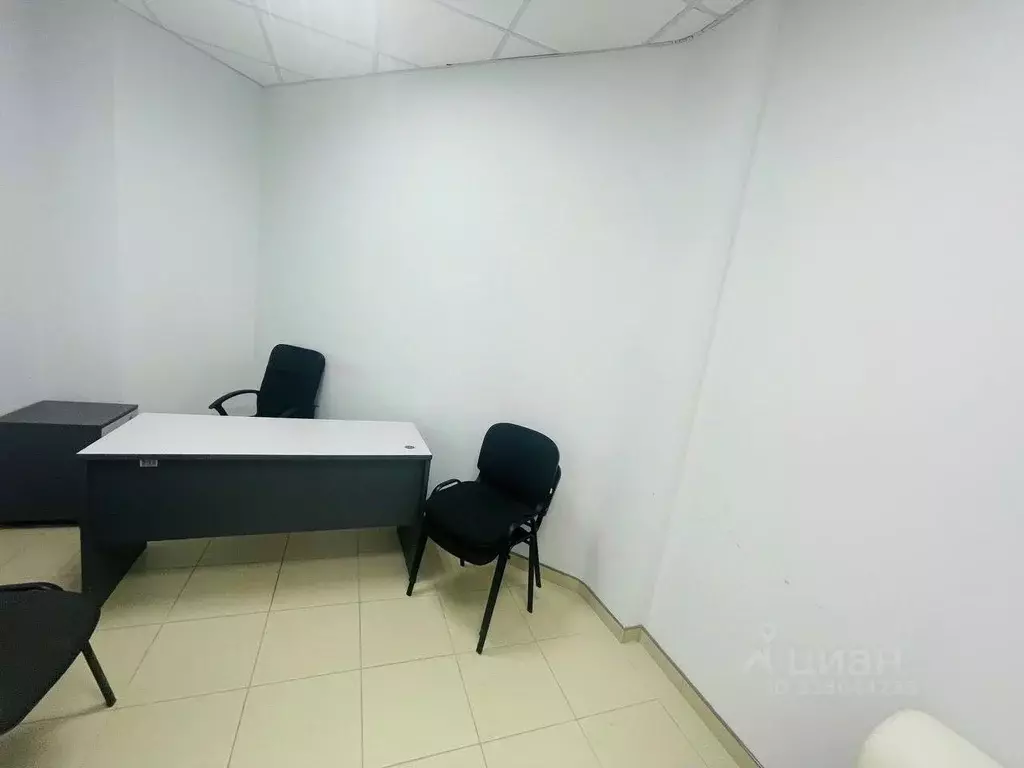 Офис в Крым, Симферополь ул. Батурина, 115 (10 м) - Фото 2