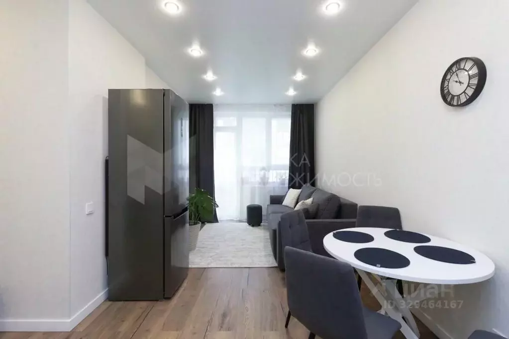 2-к кв. Тюменская область, Тюмень ул. Сергея Свиридова, 5 (60.1 м) - Фото 1