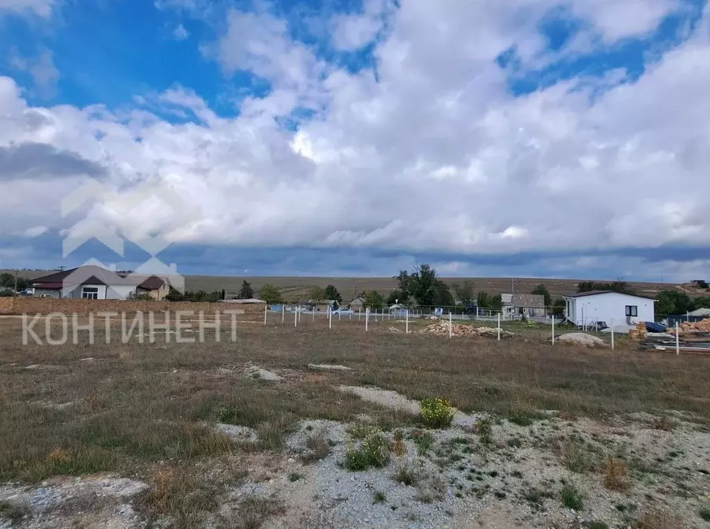 Участок в Крым, Черноморский район, Оленевское с/пос, с. Калиновка ул. ... - Фото 1