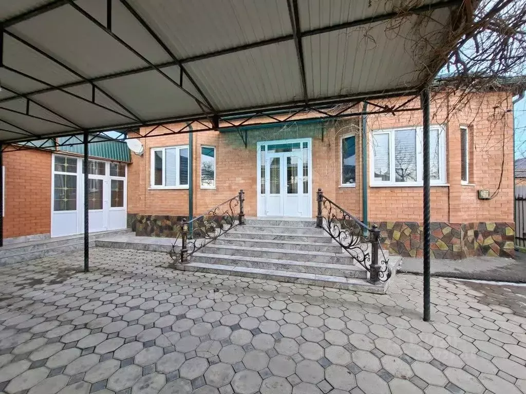 Дом в Ингушетия, Малгобек ул. А.Б. Лологоева (236 м) - Фото 1