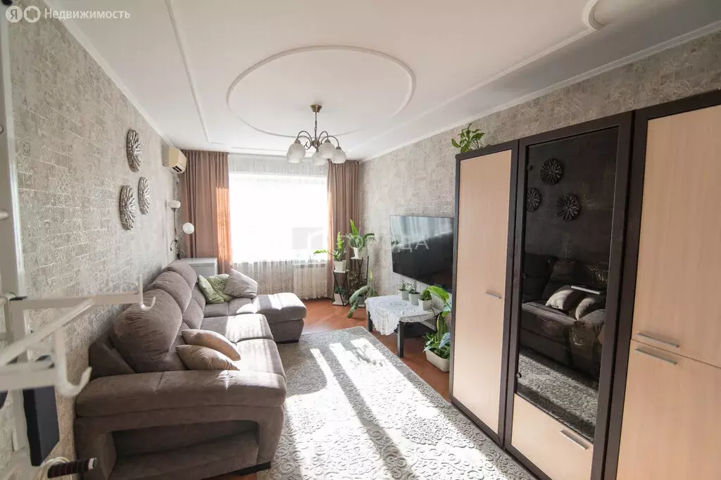 3-комнатная квартира: Барнаул, улица Попова, 114 (67.4 м) - Фото 1