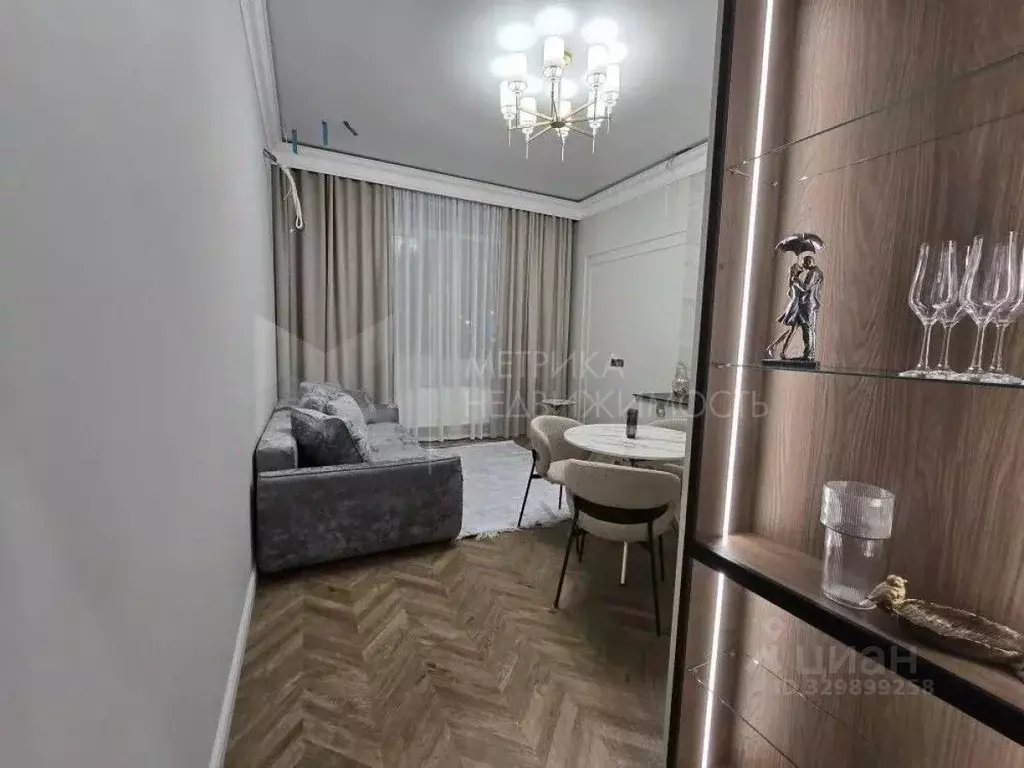 1-к кв. Тюменская область, Тюмень ул. Фармана Салманова, 12 (44.0 м) - Фото 0