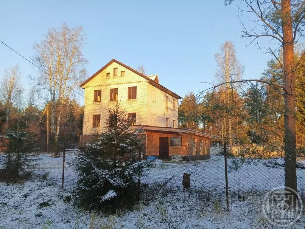 Дом в Ленинградская область, Выборгский район, Рощинское городское ... - Фото 2