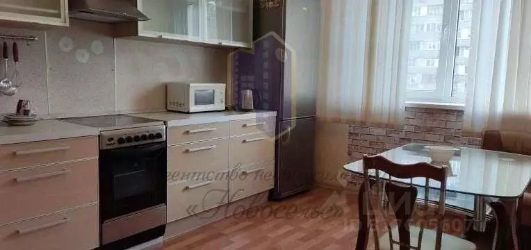 2-к кв. Белгородская область, Старый Оскол Степной мкр, 8 (67.0 м) - Фото 0