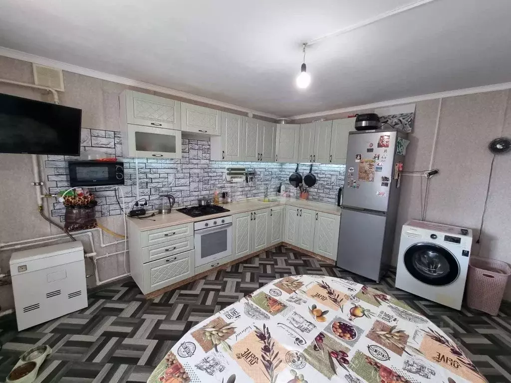 Дом в Саратовская область, Балашовский район, с. Большой Мелик ... - Фото 0