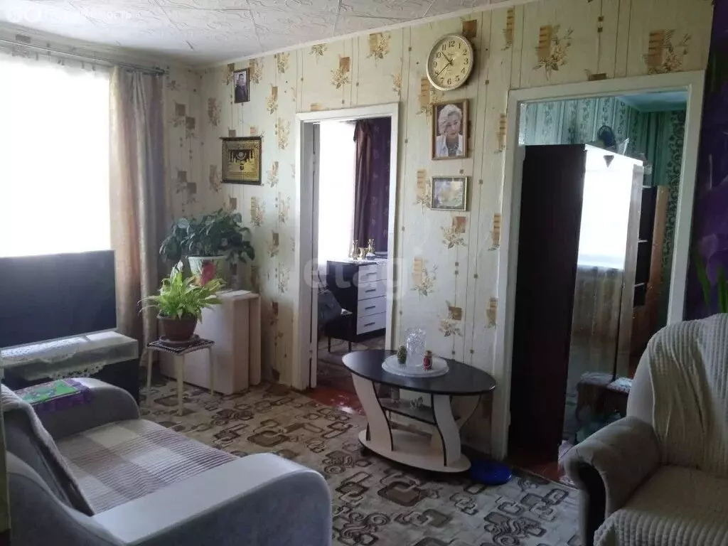 4-комнатная квартира: село Большой Куганак, улица Ленина, 1 (61.4 м) - Фото 0