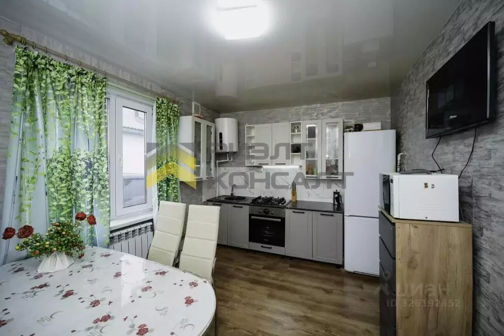 Дом в Омская область, Таврическое рп ул. Садовая, 48 (116 м) - Фото 2