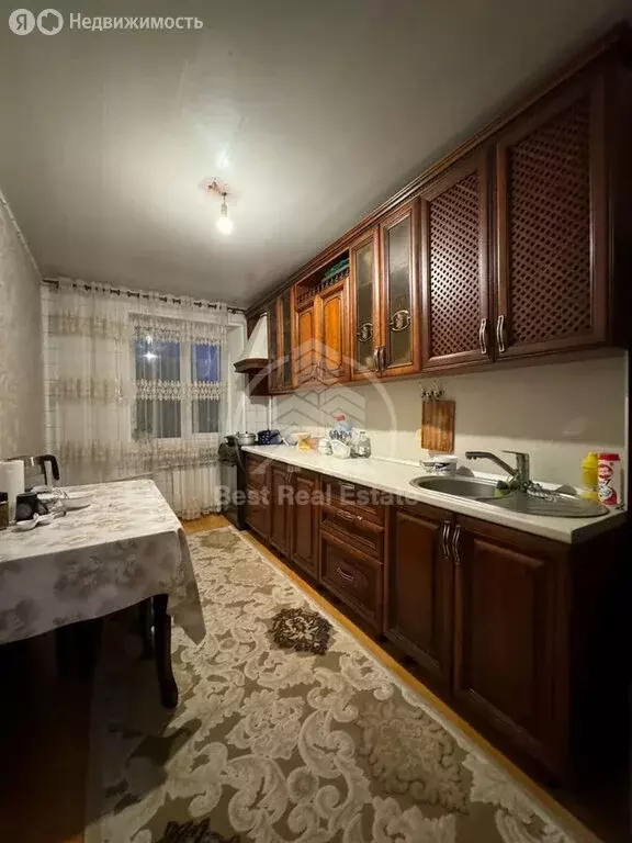 4-комнатная квартира: Каспийск, улица Амет-хан Султана, 3 (90 м) - Фото 1